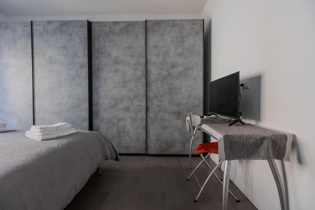 Apartment Great Laurentina Metro B Rom