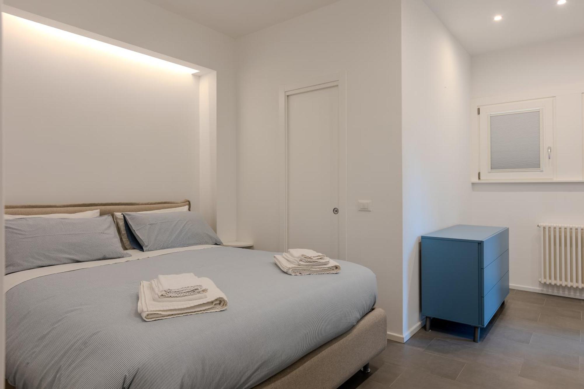 Apartment Great Laurentina Metro B Rom
